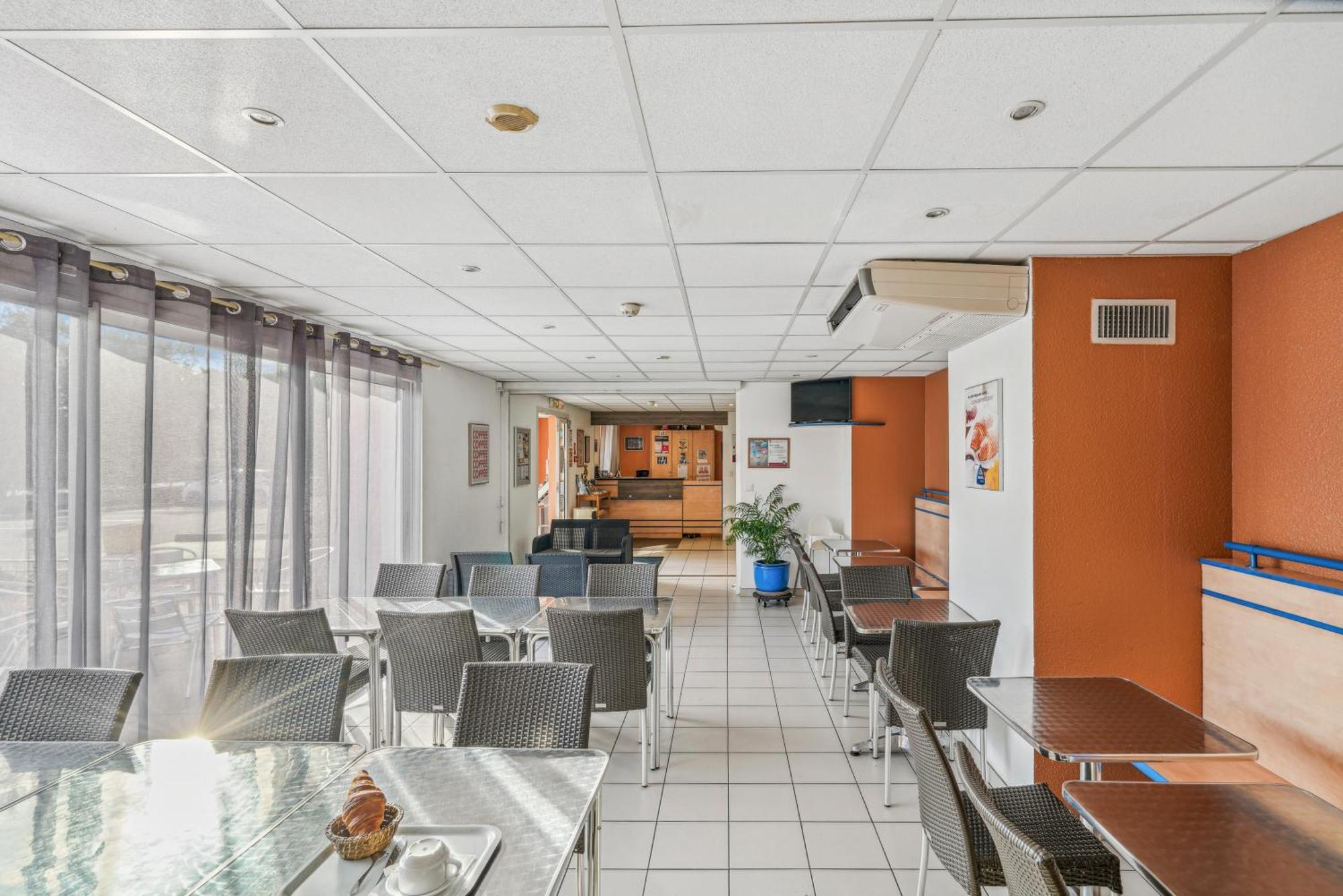 Hotel Akena Chateaurenard - Parc Des Expositions Avignon Bagian luar foto