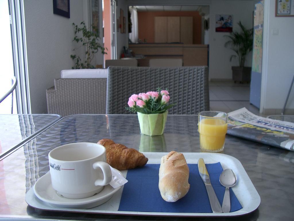 Hotel Akena Chateaurenard - Parc Des Expositions Avignon Bagian luar foto